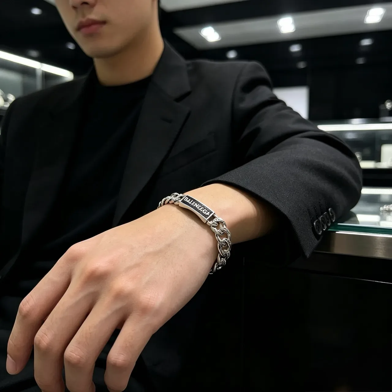 Pulsera Balenciaga Logo Plaque Plata Negro Cadena Curb-Link Chunky Rectangular 6