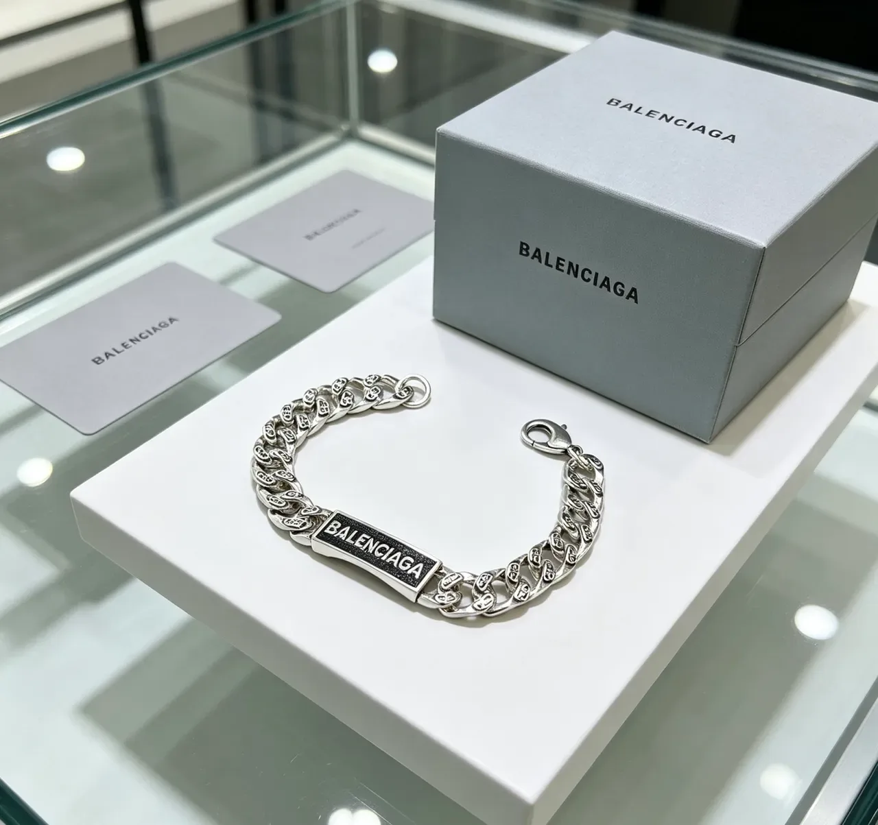 Pulsera Balenciaga Logo Plaque Plata Negro Cadena Curb-Link Chunky Rectangular 7