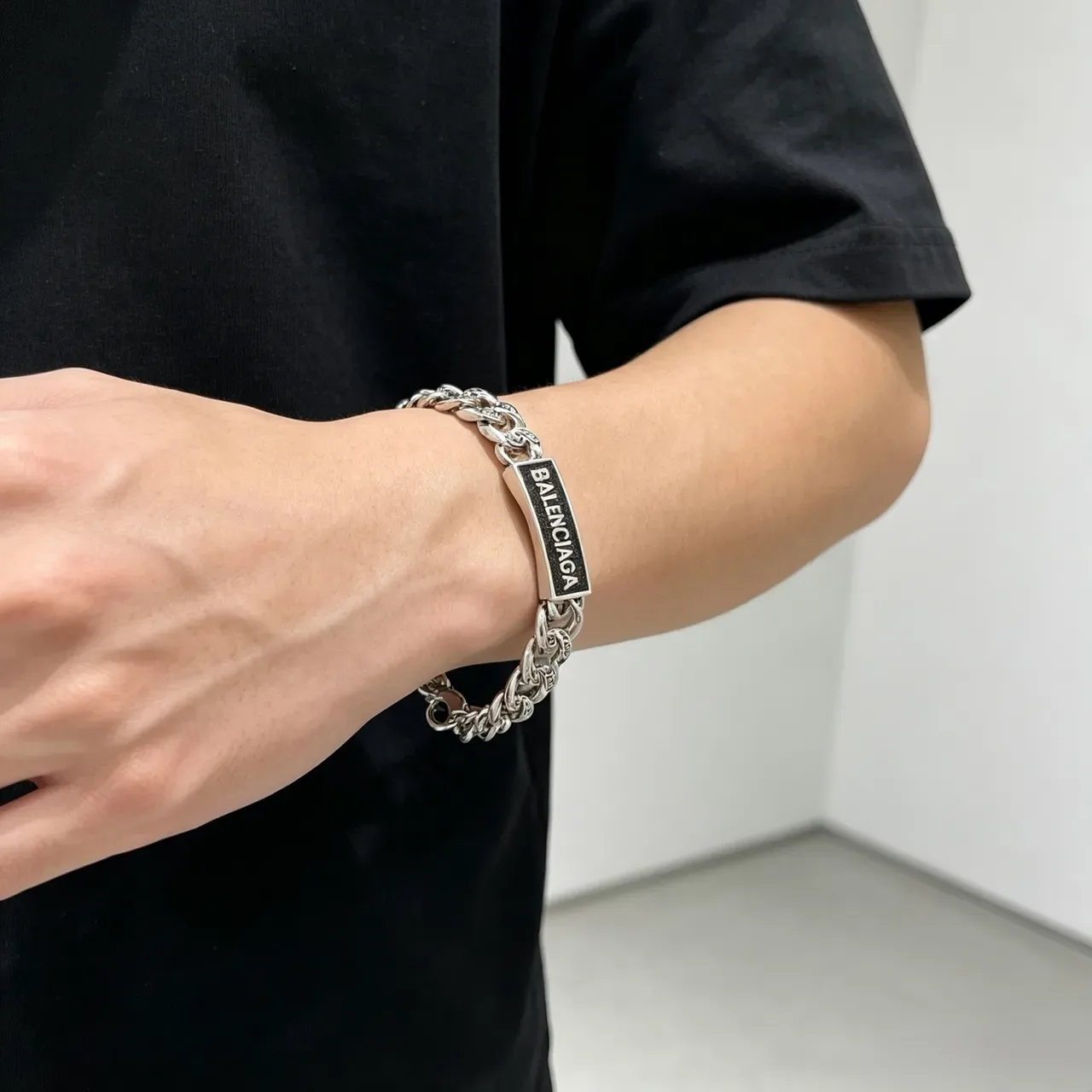 Pulsera Balenciaga Logo Plaque Plata Negro Cadena Curb-Link Chunky Rectangular 8