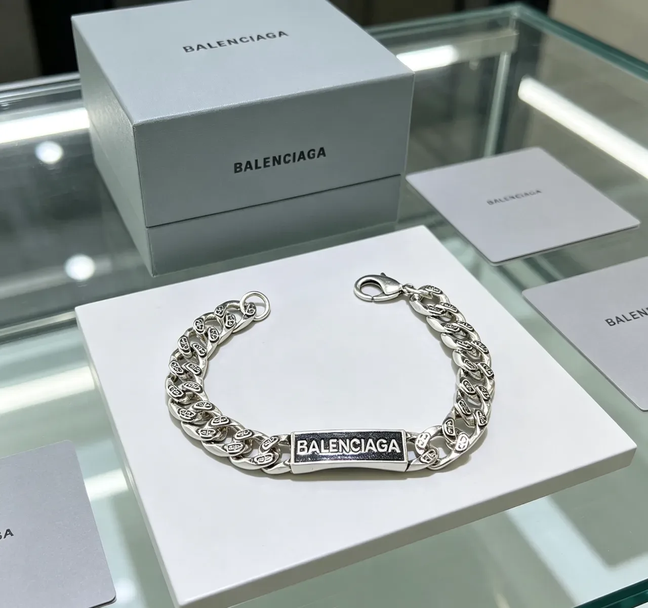 Pulsera Balenciaga Logo Plaque Plata Negro Cadena Curb-Link Chunky Rectangular 9
