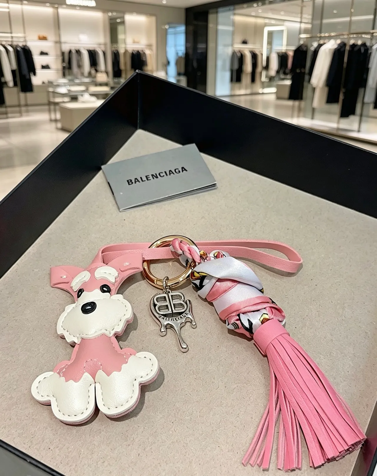 Balenciaga Bolsa de mão com silhueta de cachorro em couro rosa e branco de duas cores 2