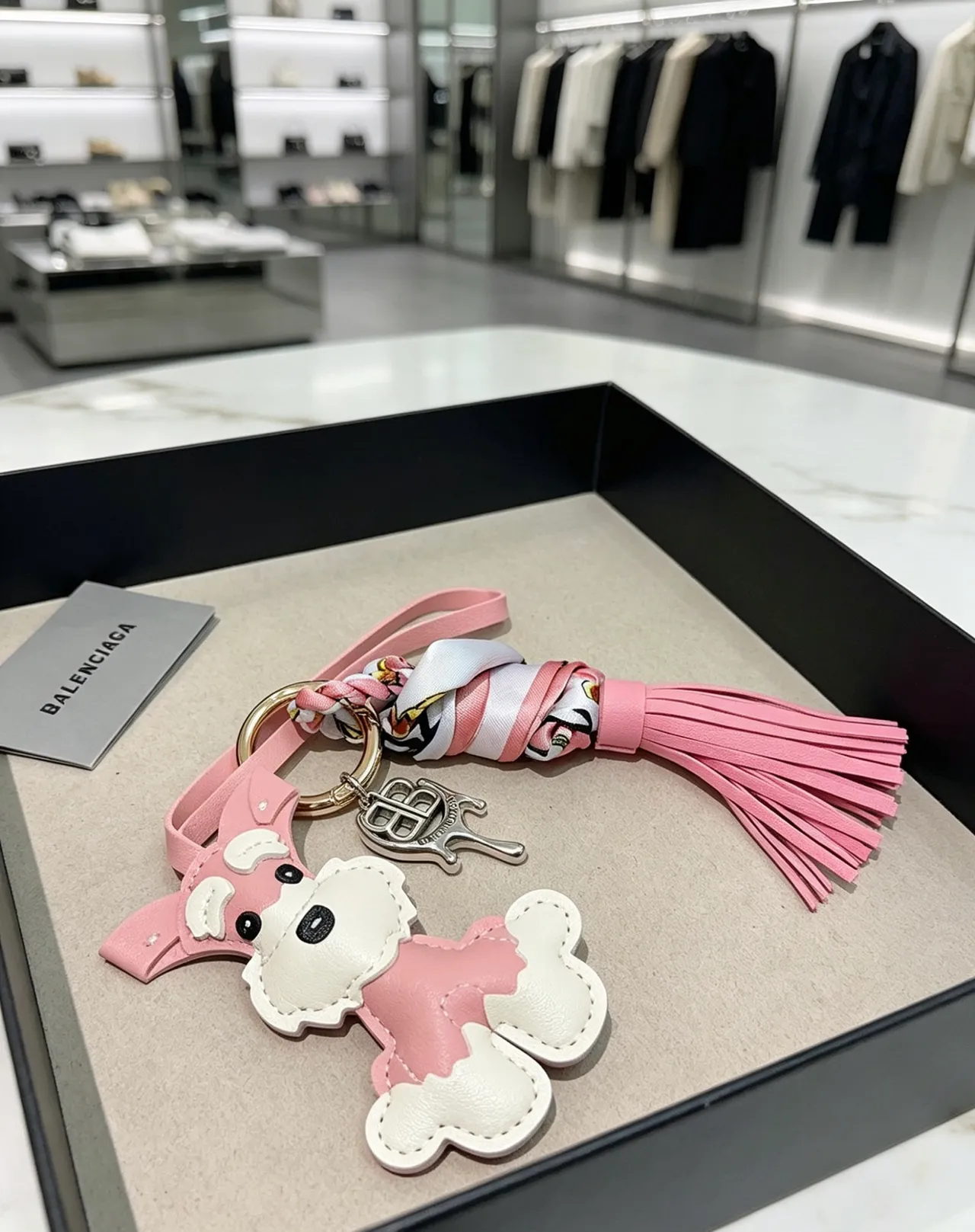 Balenciaga Bolsa de mão com silhueta de cachorro em couro rosa e branco de duas cores 4