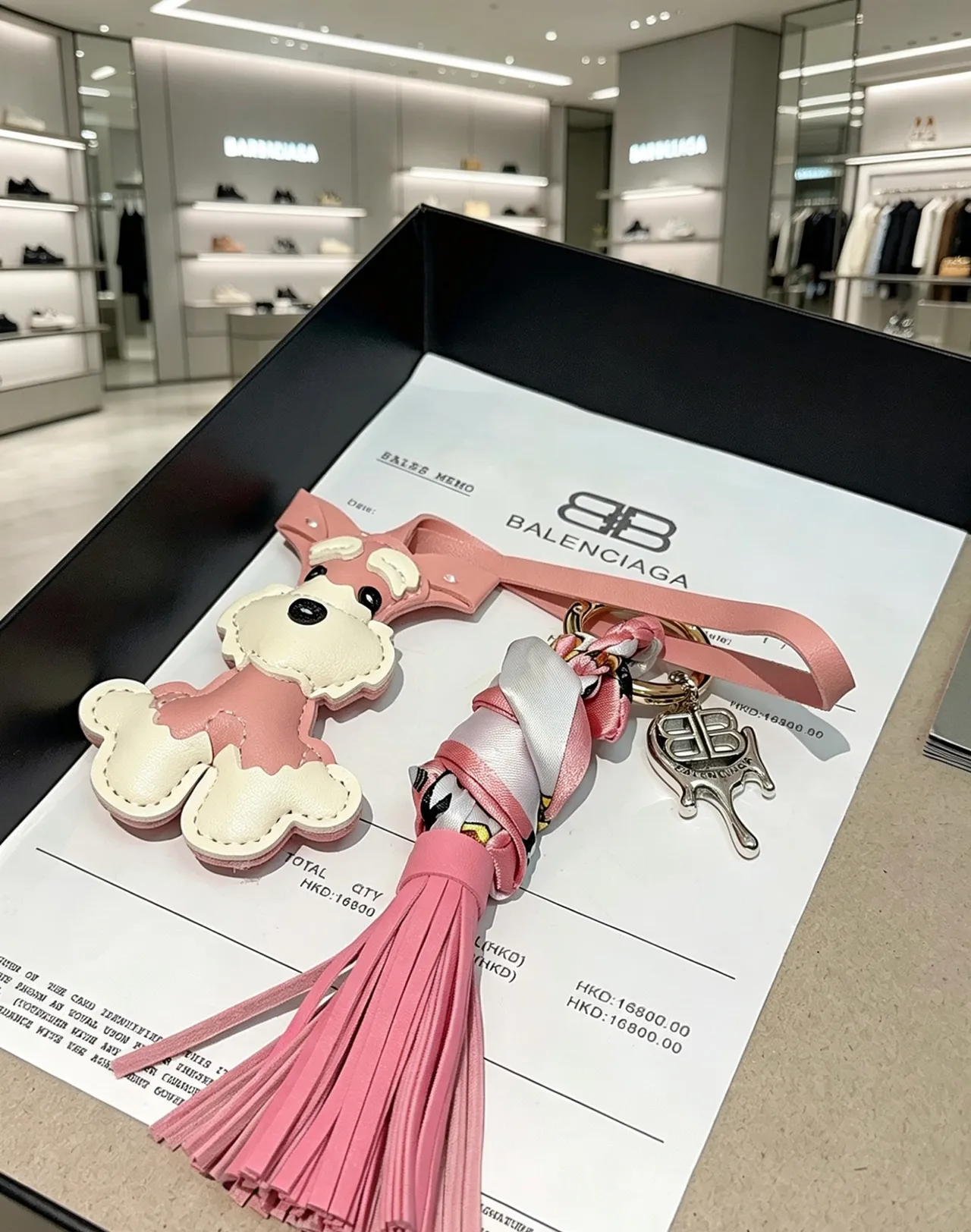 Balenciaga Bolsa de mão com silhueta de cachorro em couro rosa e branco de duas cores 5