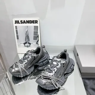Balenciaga Runner ग्रे मेटालिक चंकी स्नीकर