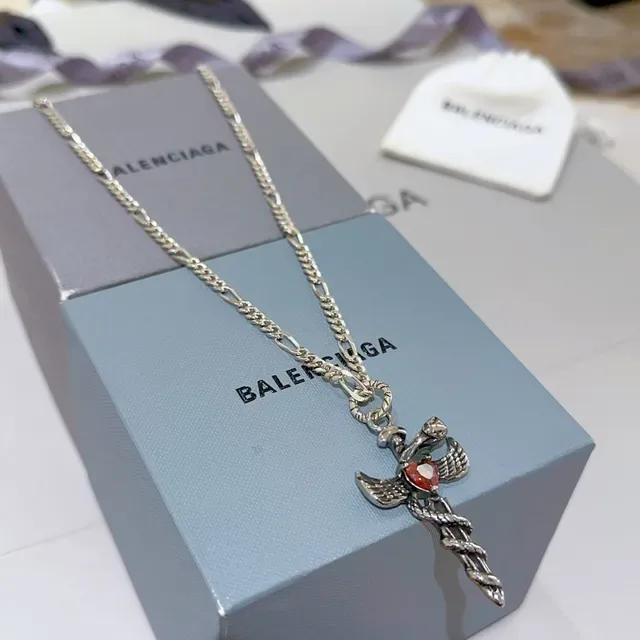 Balenciaga 银色 红色 菲加罗链 翼十字 坠子 项链 3