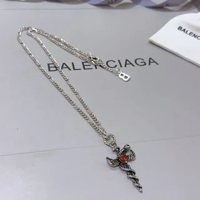 Balenciaga 银色 红色 菲加罗链 翼十字 坠子 项链 9