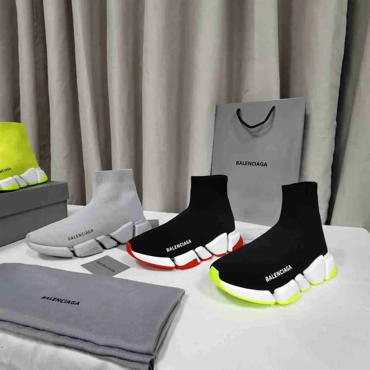 Balenciaga Speedcat 黑色黄色 袜套贴合 针织鞋面 分段块状鞋底 生活方式运动鞋 2