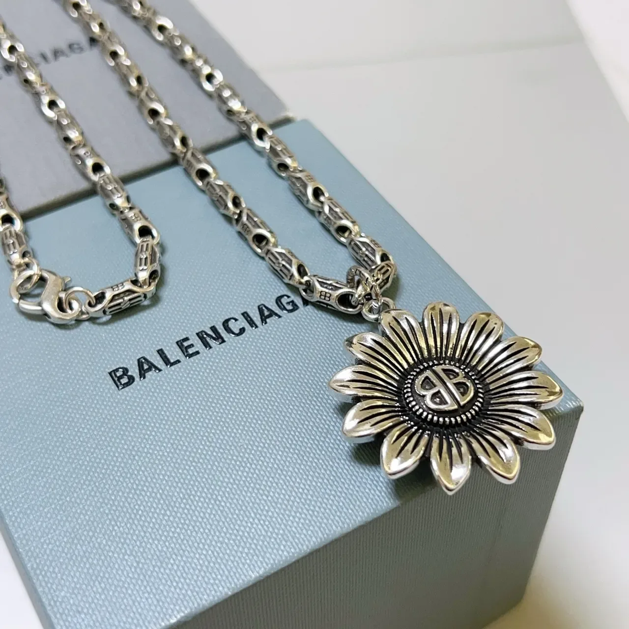 Balenciaga Sunflower Pendant Silver-Tone Necklace 6