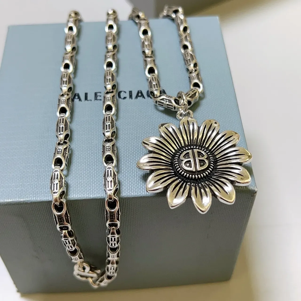 Balenciaga Sunflower Pendant Silver-Tone Necklace 7