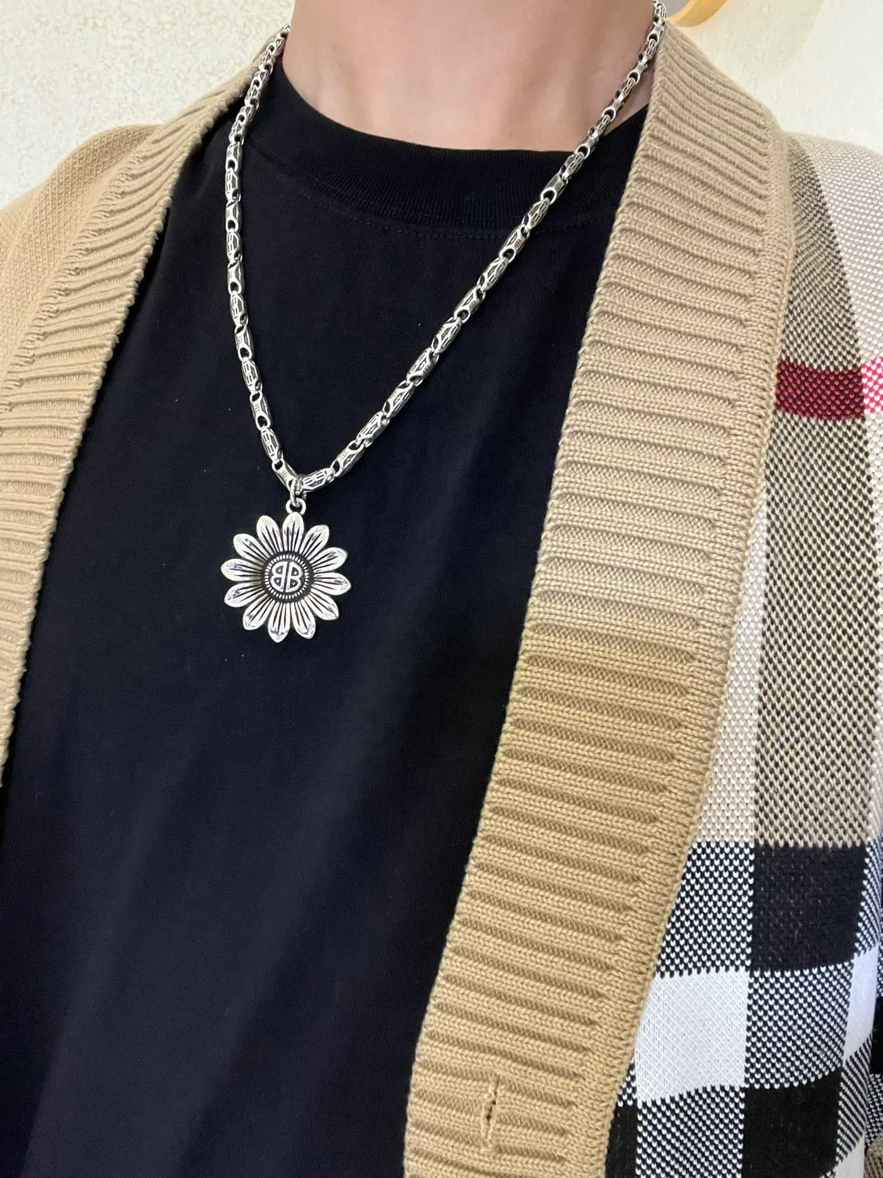 Balenciaga Sunflower Pendant Silver-Tone Necklace 8