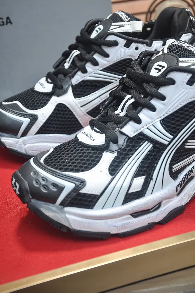 Balenciaga Track Trainer حذاء رياضي أسود وأبيض سميك 8