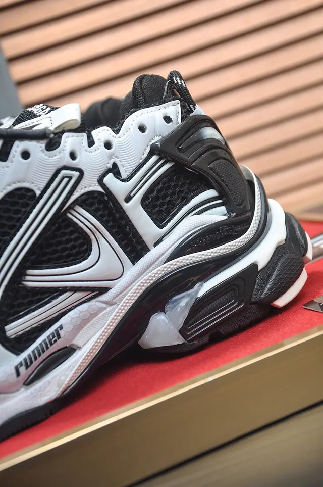 Balenciaga Track Trainer حذاء رياضي أسود وأبيض سميك 9