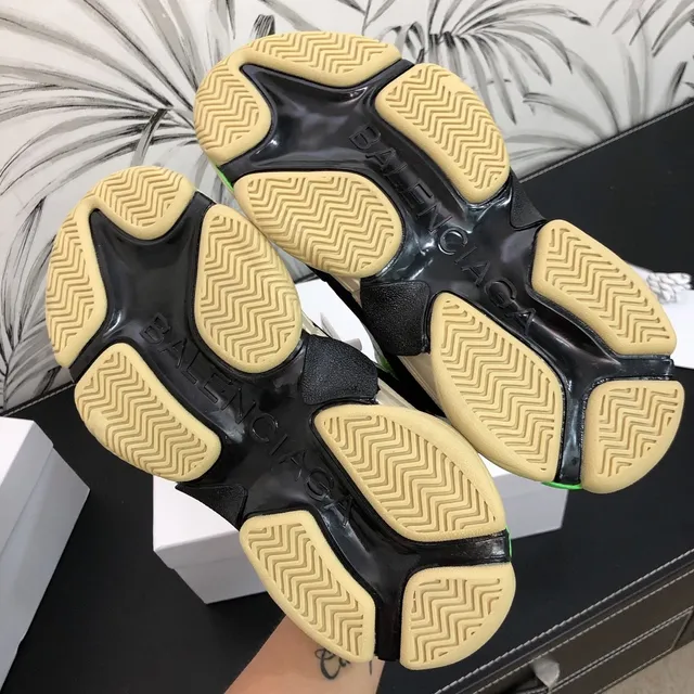 Balenciaga Triple S حذاء رياضي سميك باللون الأخضر النيون والأسود والأبيض 3