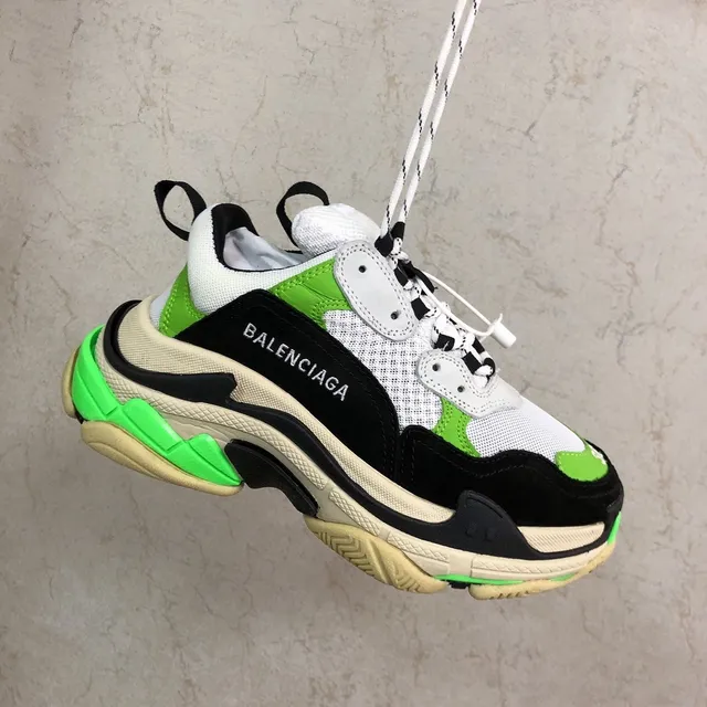 Balenciaga Triple S حذاء رياضي سميك باللون الأخضر النيون والأسود والأبيض 5