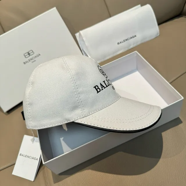 Balenciaga Gorra de béisbol blanca y negra estructurada de seis paneles con logo bordado 6