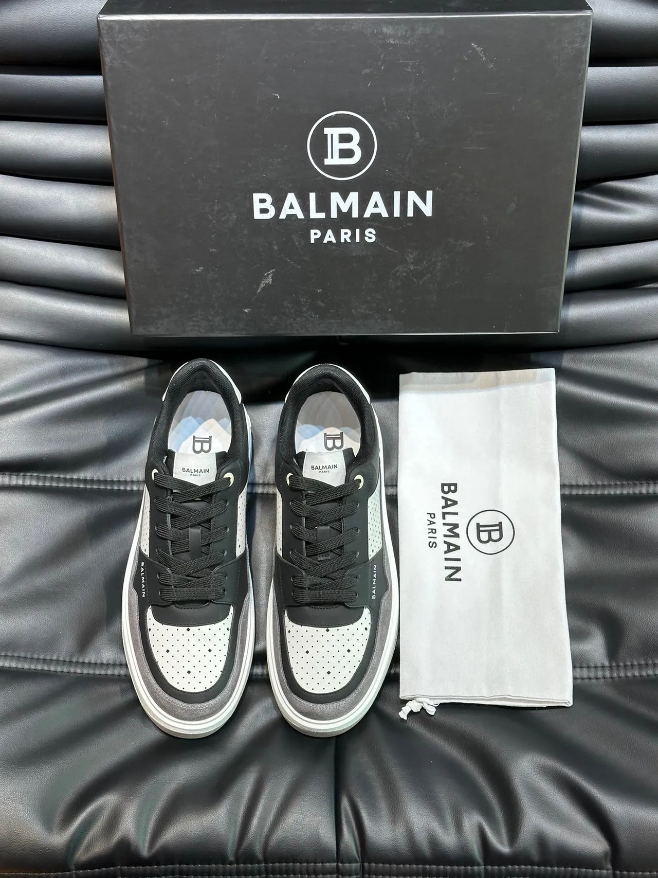 Balmain কালো ধূসর স্তরযুক্ত মিশ্রিত উপাদান উপরের পরফোরেটেড চামড়া প্যানেল লাইফস্টাইল স্নীকার 4