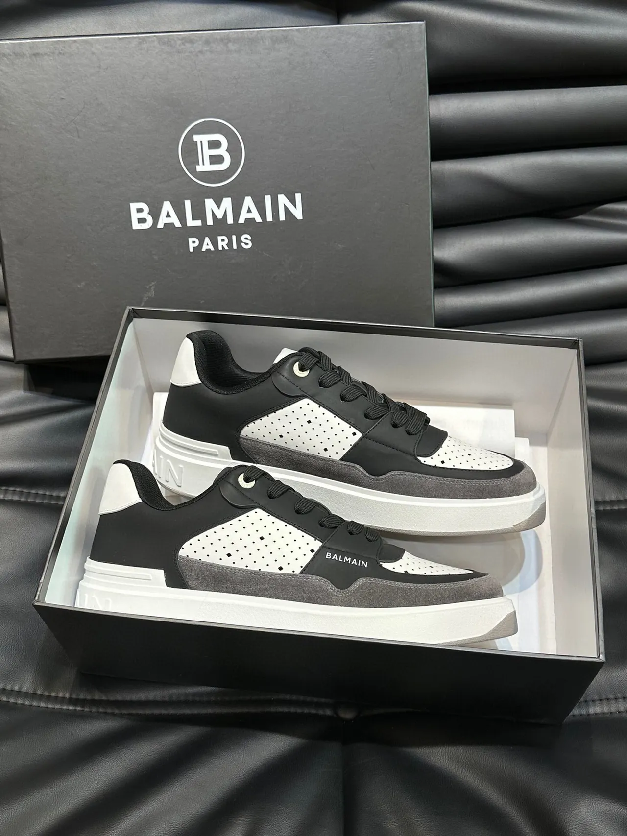 Balmain কালো ধূসর স্তরযুক্ত মিশ্রিত উপাদান উপরের পরফোরেটেড চামড়া প্যানেল লাইফস্টাইল স্নীকার 5