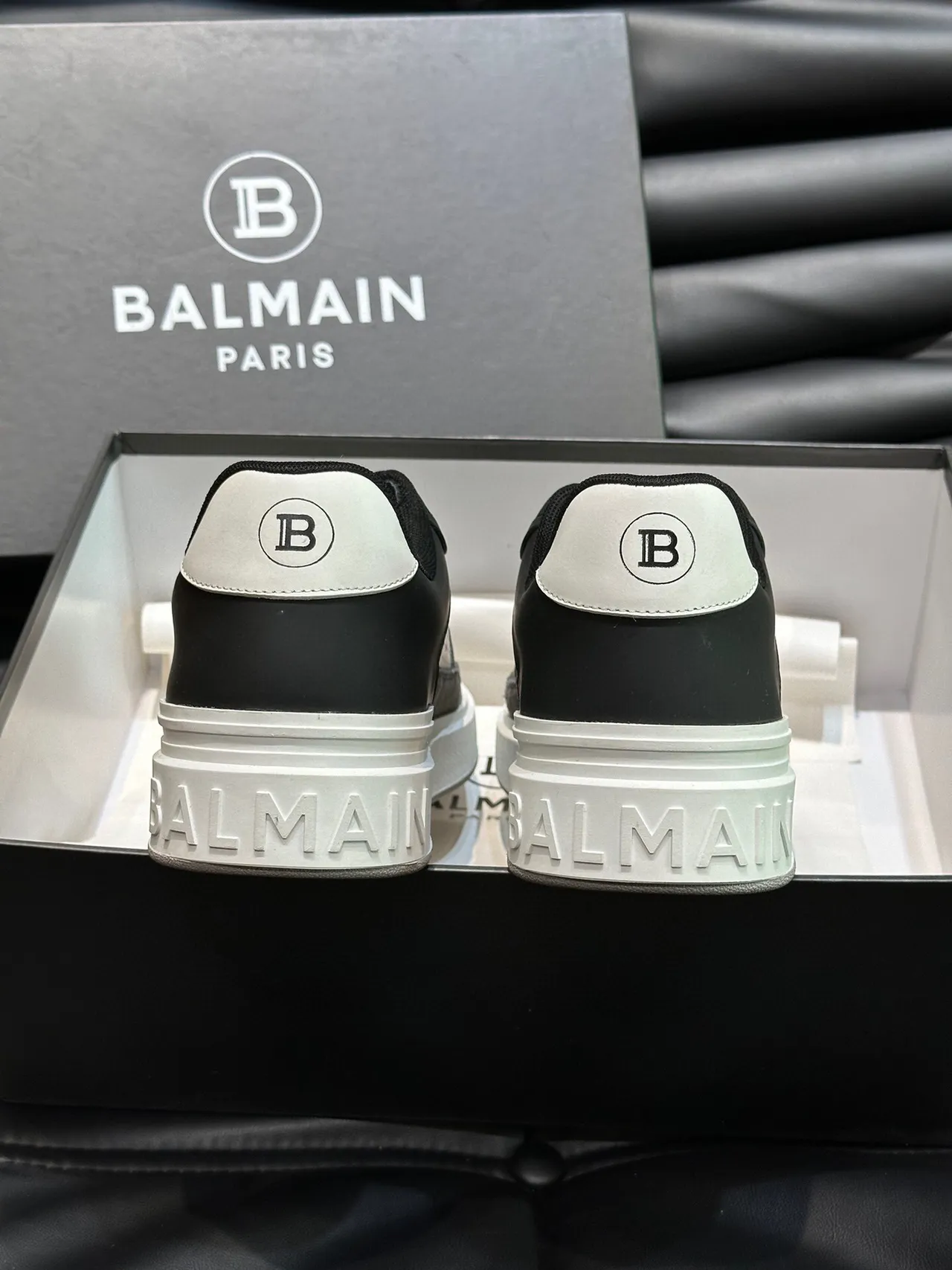 Balmain কালো ধূসর স্তরযুক্ত মিশ্রিত উপাদান উপরের পরফোরেটেড চামড়া প্যানেল লাইফস্টাইল স্নীকার 7