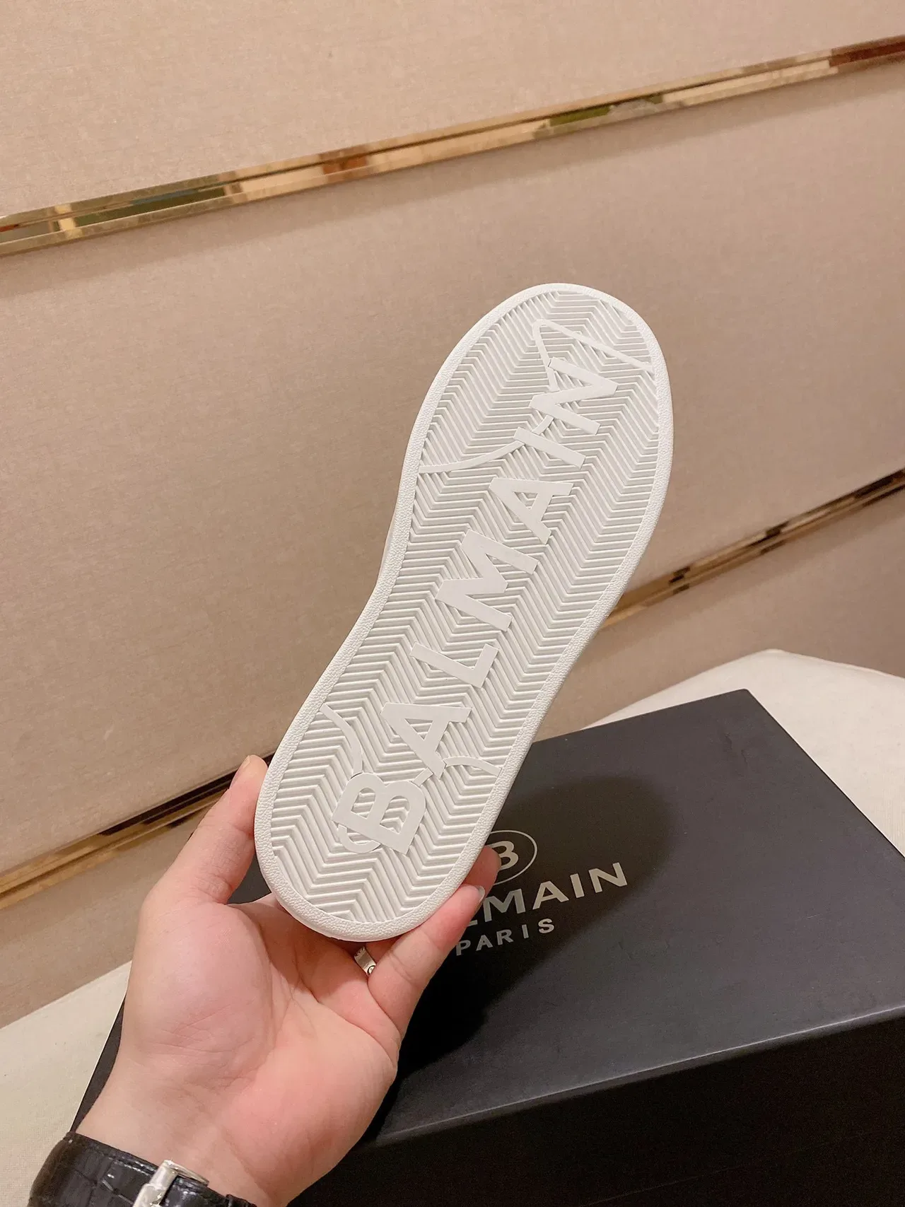 Balmain Sneakers Lifestyle Noir Blanc High-Top Two-Tone 2