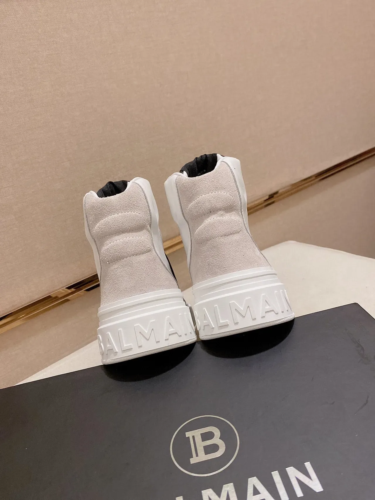 Balmain Sneakers Lifestyle Noir Blanc High-Top Two-Tone 3