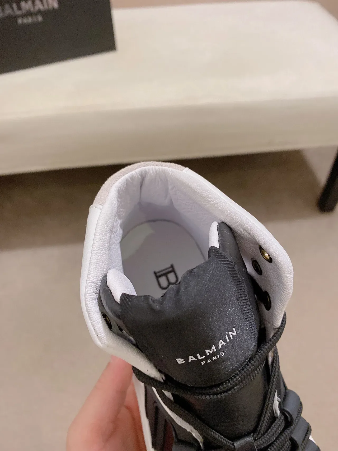 Balmain Sneakers Lifestyle Noir Blanc High-Top Two-Tone 5