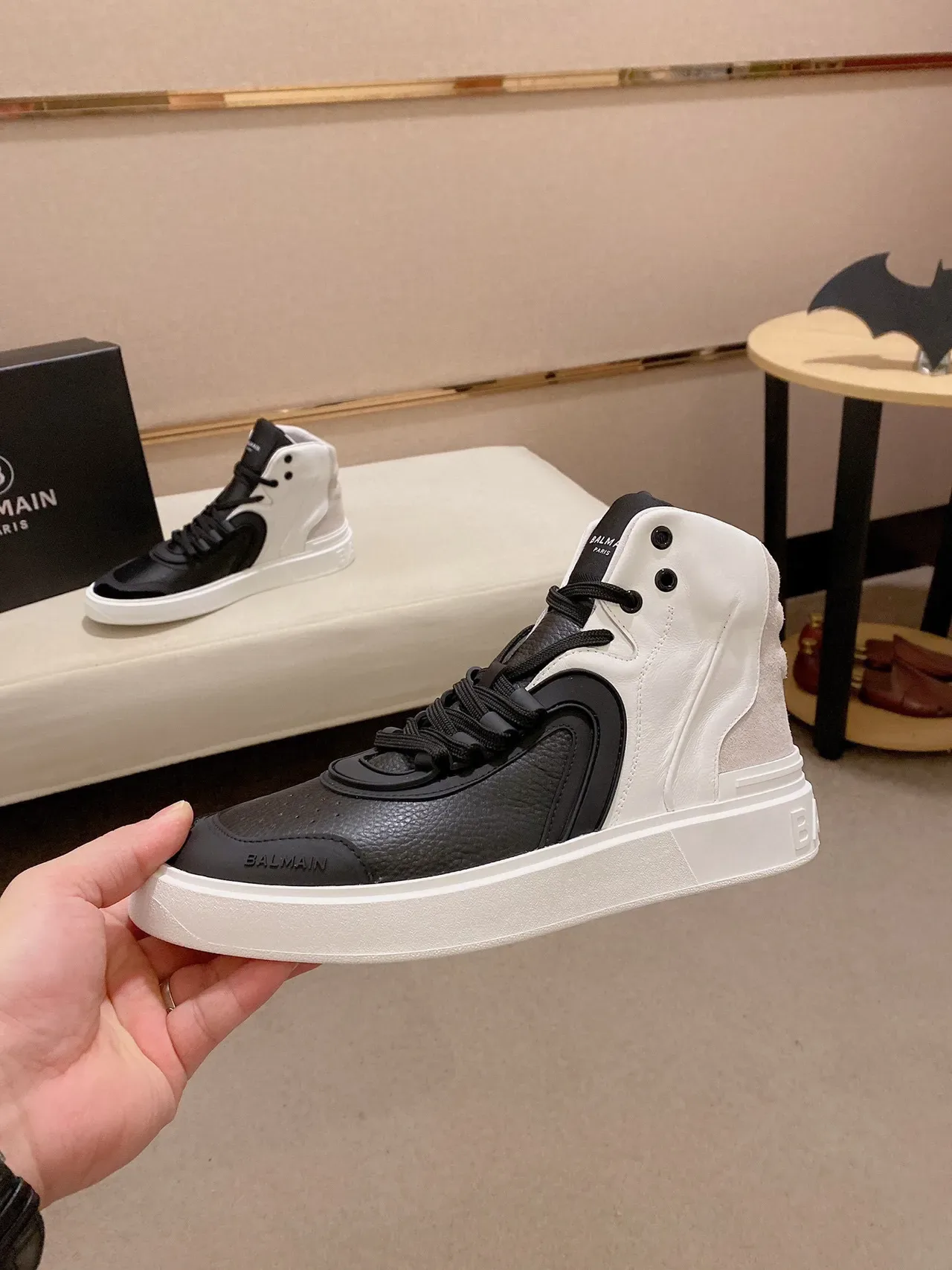 Balmain Sneakers Lifestyle Noir Blanc High-Top Two-Tone 8