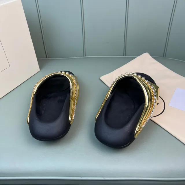 Balmain সোনালি কালো ধাতব পেটেন্ট চামড়া কুইল্টেড লেয়ার্ড স্ট্র্যাপ স্লিপার্স 6
