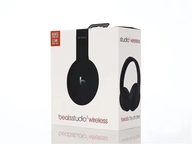 Beats beatsstudio³ wireless Black Gold Circumaural Matte Finish Over-ear Headphones 15