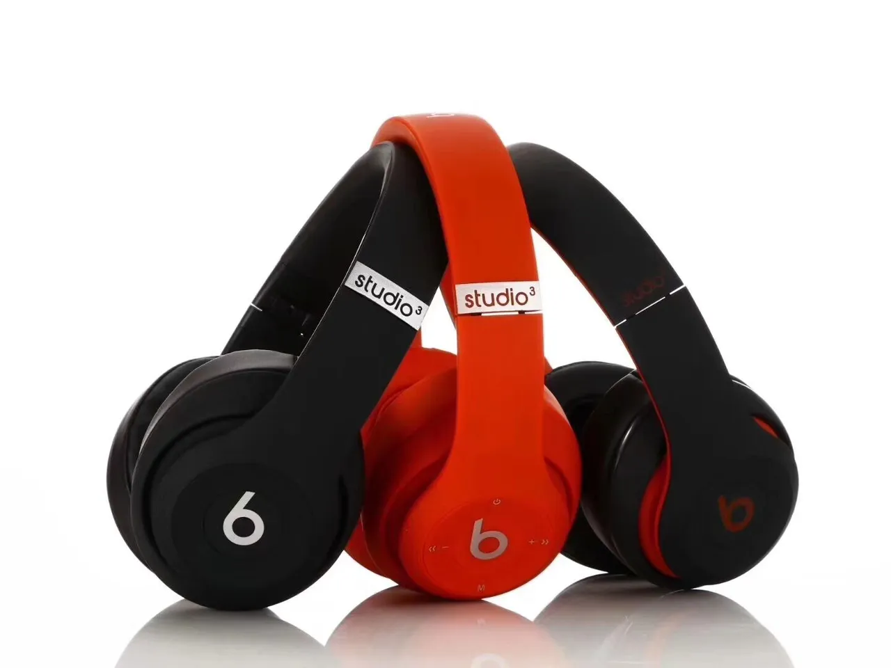 Beats beatsstudio³ wireless Black Gold Circumaural Matte Finish Over-ear Headphones 19