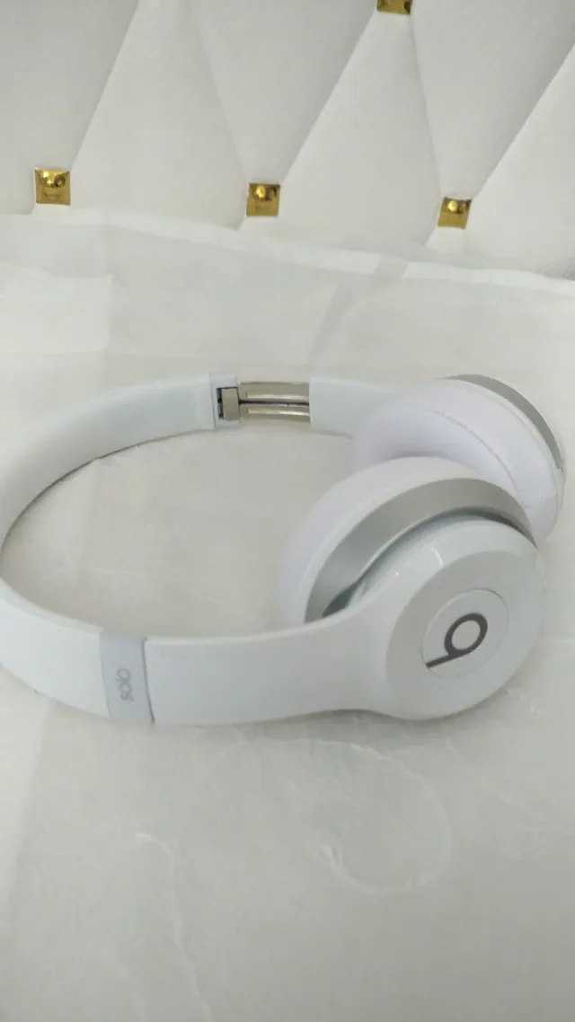 Beats Solo3 Wireless Multicolor Over-ear Headphones 6