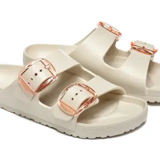 Birkenstock Arizona भूरा सोना ड्यूल-स्ट्रैप स्लाइड कंटूर फुटबेड कैजुअल सैंडल्स