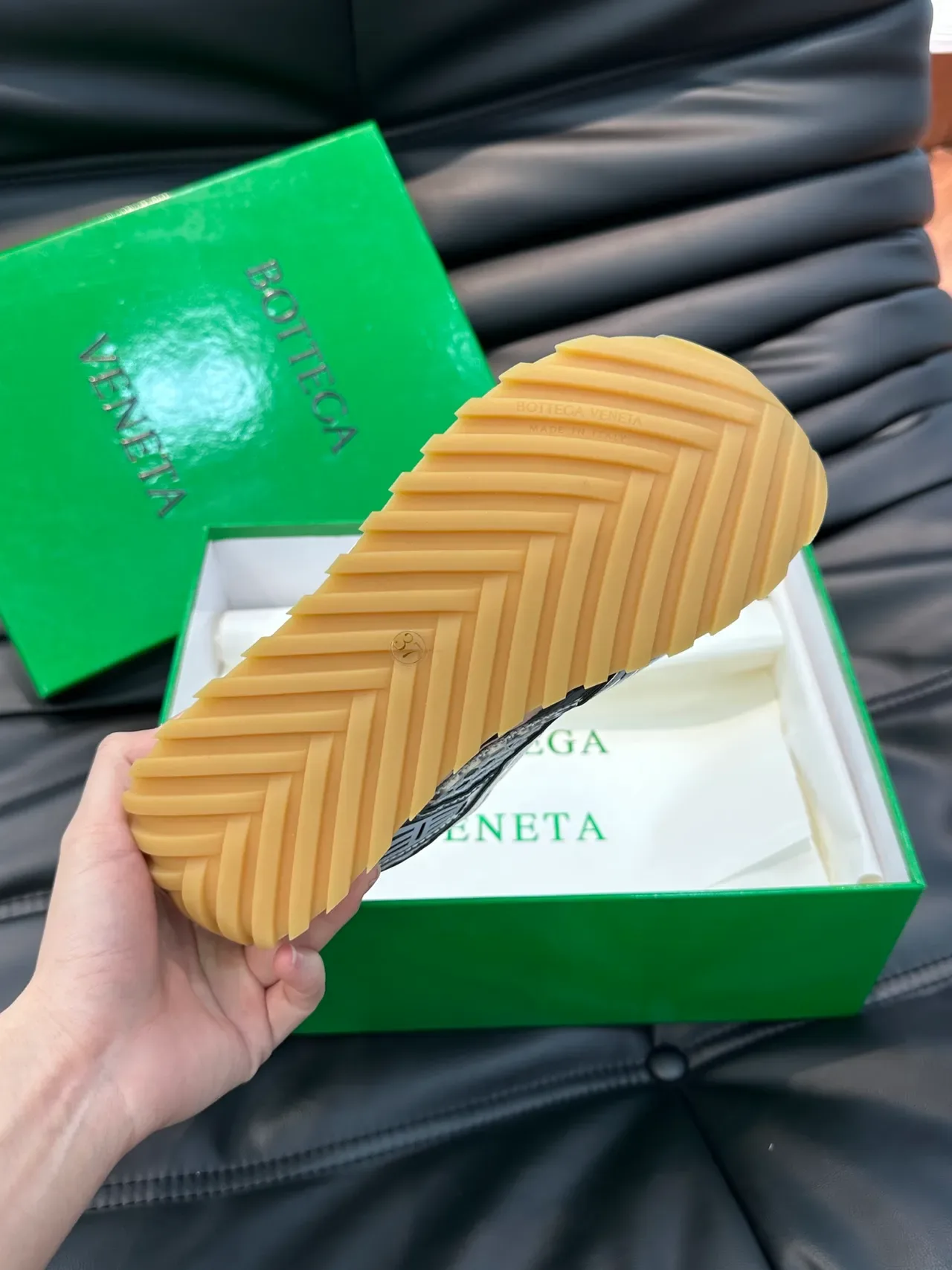Bottega Veneta Andiamo حذاء رياضي أسلوب حياة شبكي فضي معدني 2