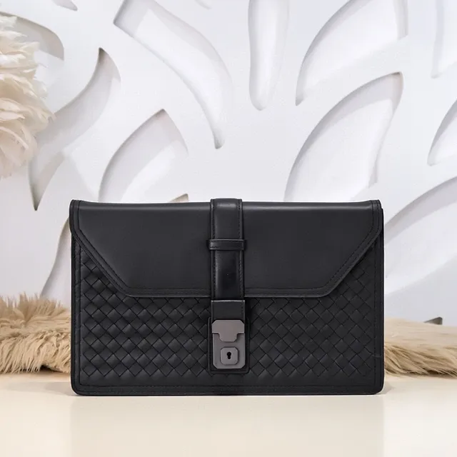 Bottega Veneta Preto Cinza Intrecciato Couro Trançado Clutch Envelope com aba 2