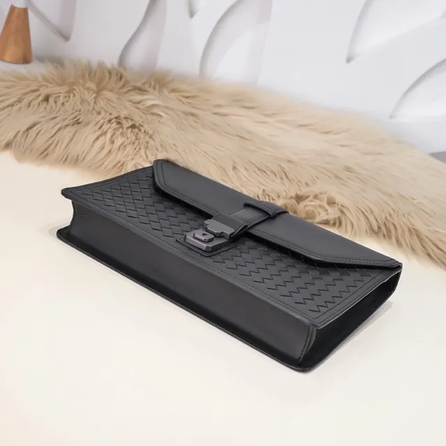 Bottega Veneta Preto Cinza Intrecciato Couro Trançado Clutch Envelope com aba 5