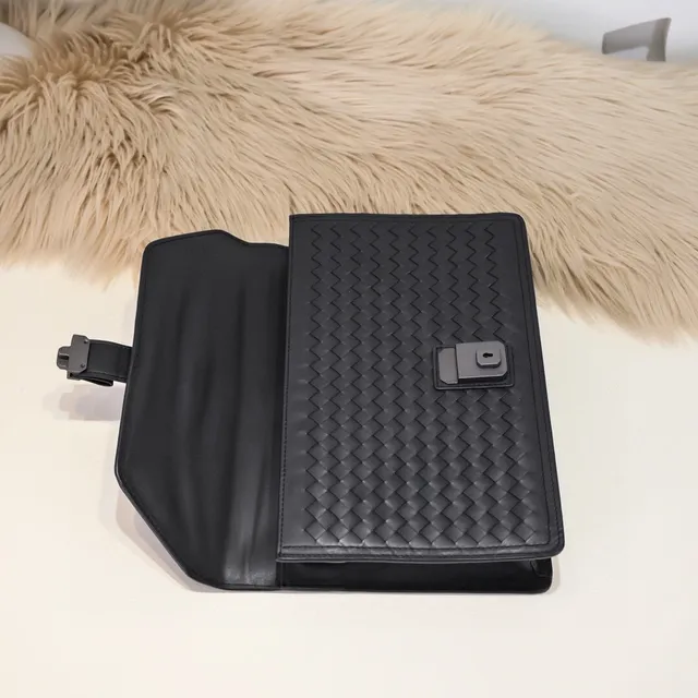 Bottega Veneta Preto Cinza Intrecciato Couro Trançado Clutch Envelope com aba 6
