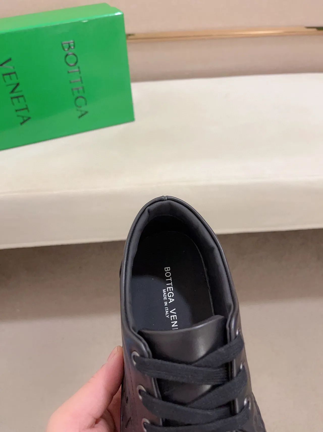 Bottega Veneta काला वेवन इंटरसिएटो चमड़े का लो-टॉप लेस-अप लोअफर 6