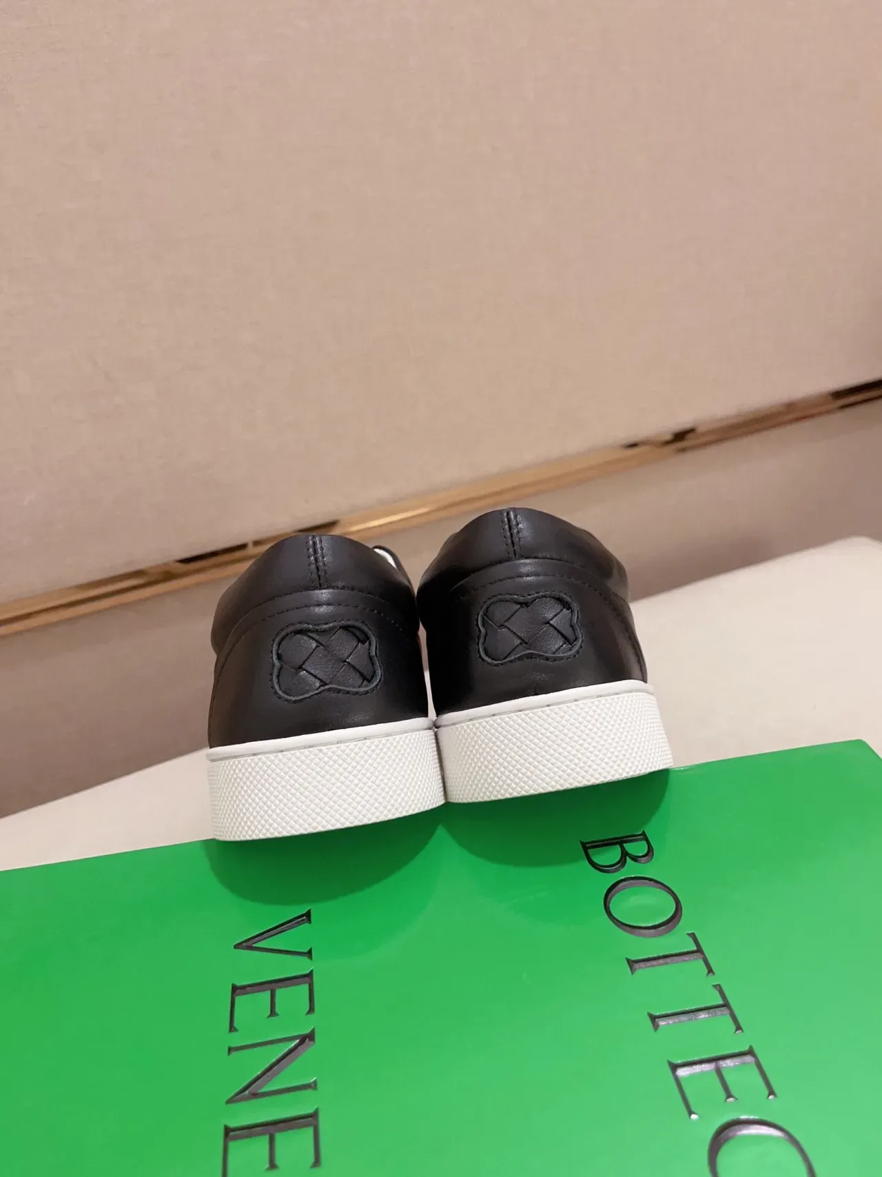 Bottega Veneta Cassette 黑色 Intrecciato 编织皮革 生活方式运动鞋 8