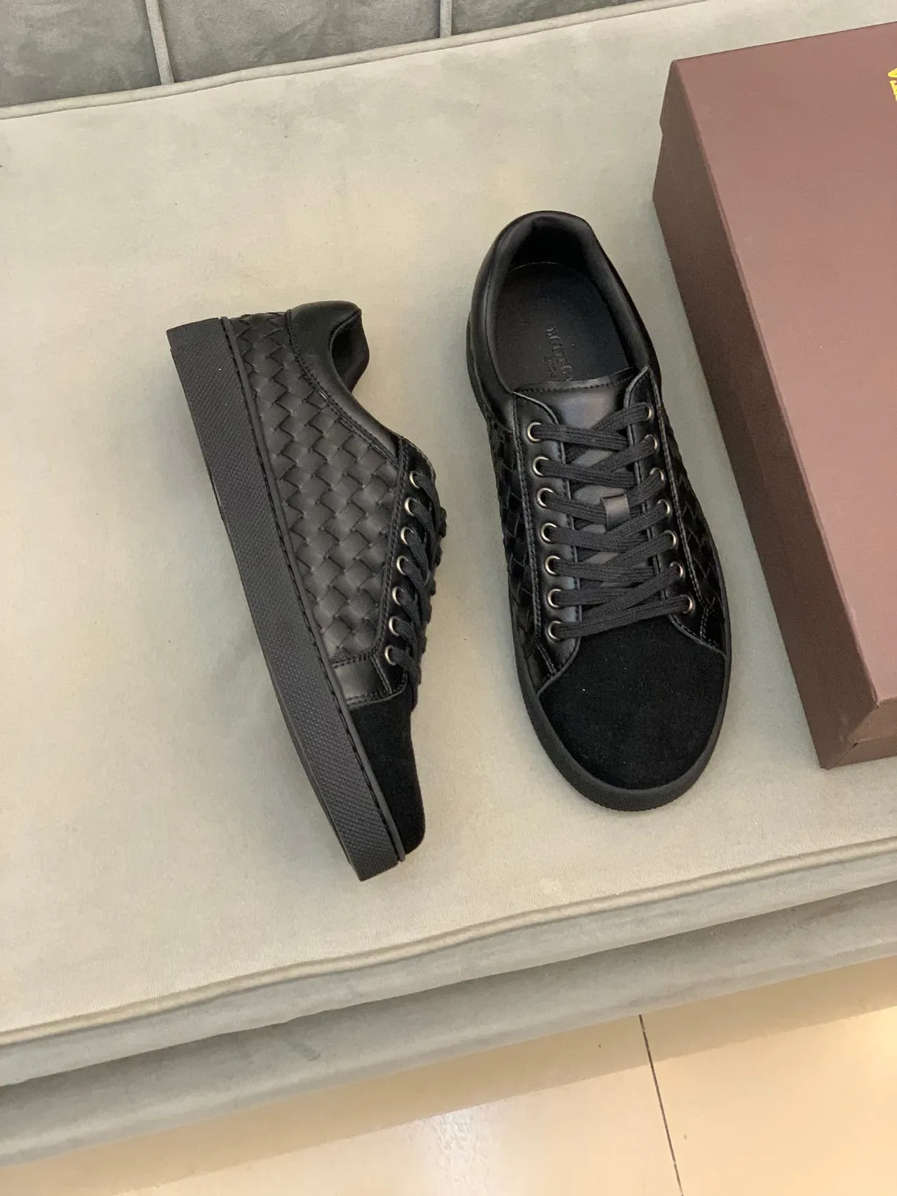 Bottega Veneta Cassette أسود Intrecciato جلد منسوج أسلوب حياة حذاء رياضي 8
