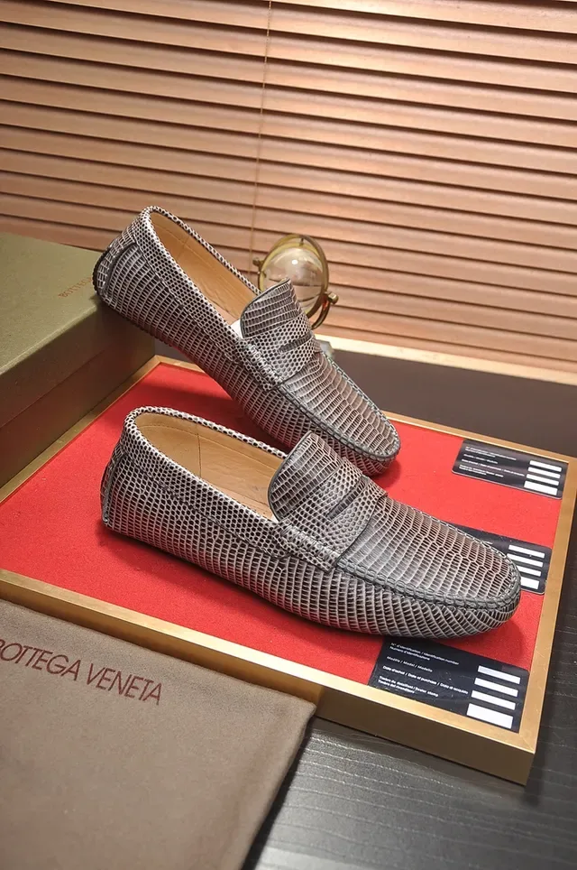 Bottega Veneta Gray Beige Lizard-Textured Leather Penny Strap Loafer 4