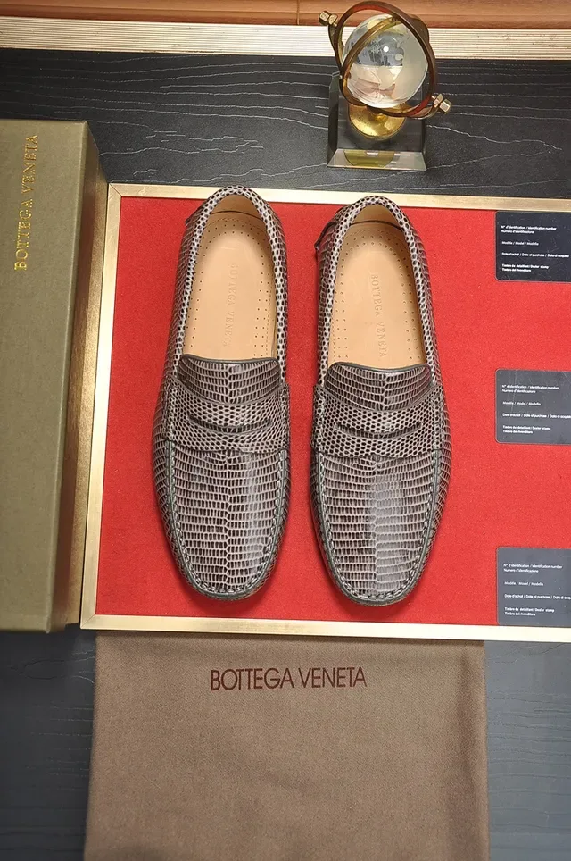 Bottega Veneta Gray Beige Lizard-Textured Leather Penny Strap Loafer 5