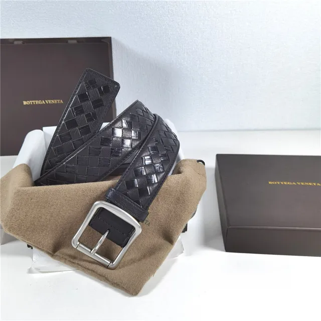 Bottega Veneta Intrecciato Woven Cinturón de cuero negro 7