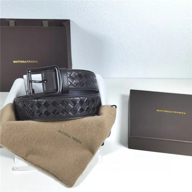 Bottega Veneta Intrecciato Woven Cinturón de cuero negro 15