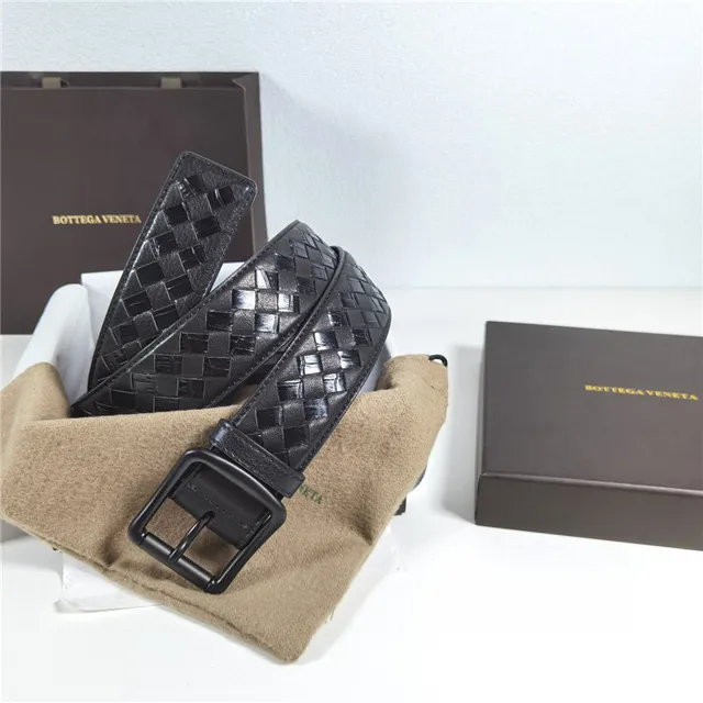 Bottega Veneta Intrecciato Woven Cinturón de cuero negro 16