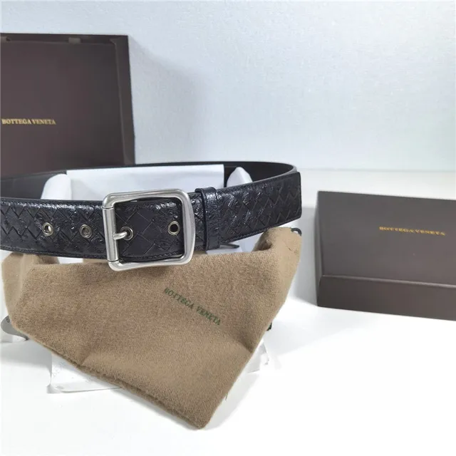 Bottega Veneta Intrecciato Woven Cinturón de cuero negro 23