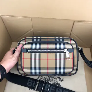 Burberry भूरा काला हाउस चेक कैनवास चमड़े की किनारी वाला मैसेंजर बैग