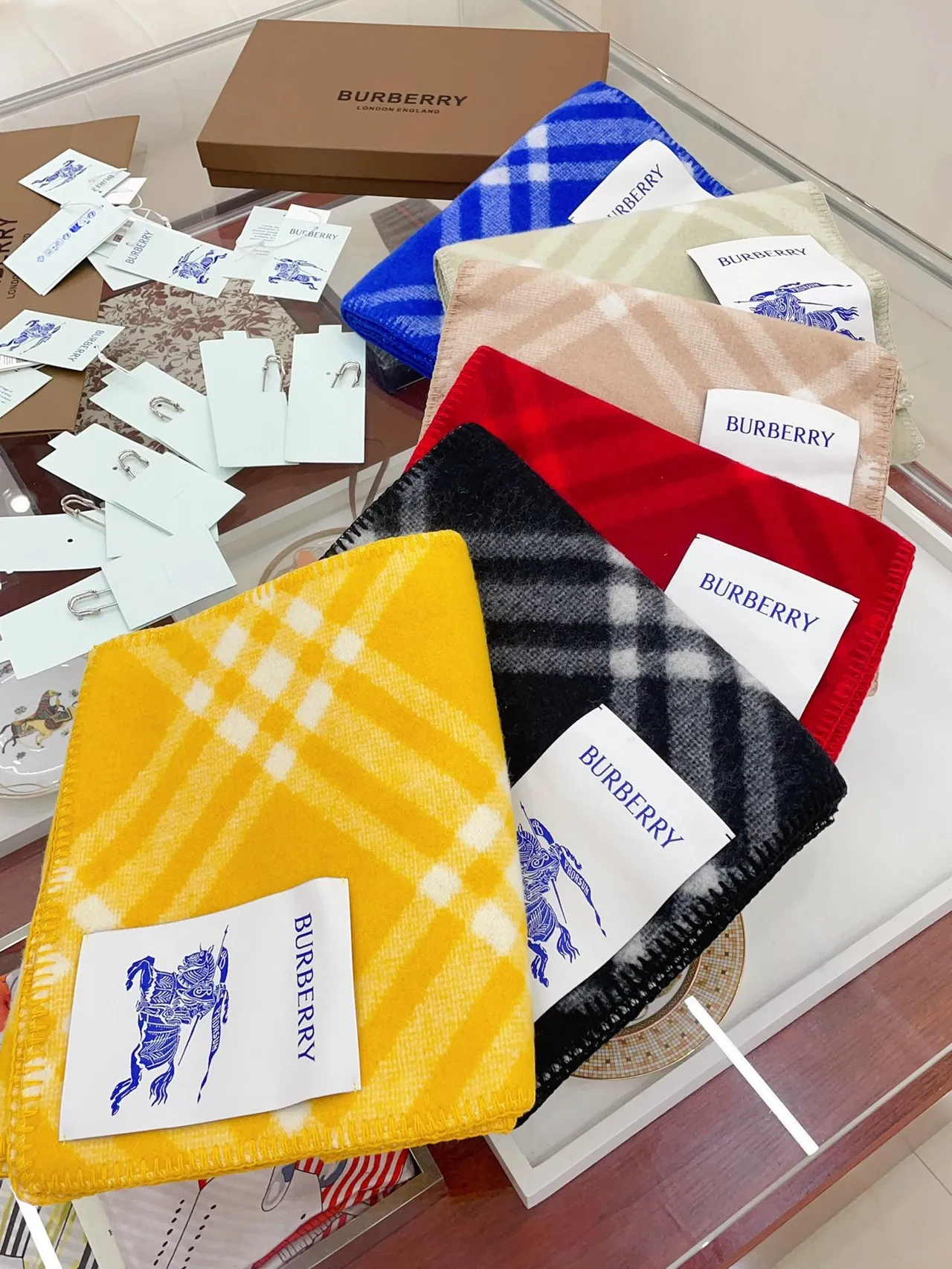 Burberry Bege Branco Padrão Xadrez Diagonal Bordas Franjas Cachecol de Cashmere 5