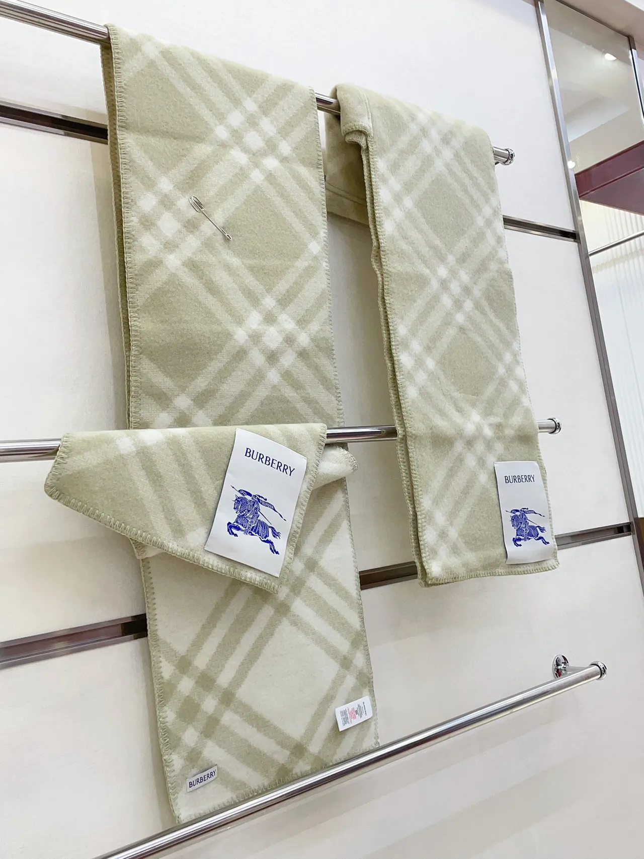 Burberry Bege Branco Padrão Xadrez Diagonal Bordas Franjas Cachecol de Cashmere 9