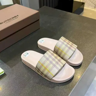 Burberry حزام مربعات نعال