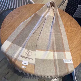 Burberry Classic Check Cashmere Cachecol