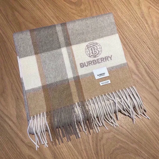 Burberry Classic Check ক্যাশমিয়ার স্কার্ফ 4